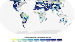 Este mapa muestra los años en que el almacenamiento de agua terrestre alcanzó un mínimo de 22 años (es decir, la tierra estaba más seca) en cada ubicación, según datos de los satélites GRACE y GRACE/FO.&nbsp;