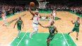 Miles McBride #2 de los New York Knicks penetra hacia la canasta contra Jayson Tatum #0 de los Boston Celtics durante el último cuarto del segundo partido de la segunda ronda de los playoffs de la NBA de la Conferencia Este en el TD Garden el 7 de mayo de 2025 en Boston, Massachusetts.&nbsp;