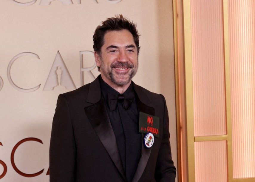 El actor español Javier Bardem posa en la alfombra roja de los Óscar 2026.&nbsp;