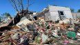 Escombros es lo que queda de una casa móvil que fue arrasada por una tormenta en el parque de casas móviles Pavilion Estates, justo al este de Kalamazoo, Michigan, el miércoles 8 de mayo de 2024.