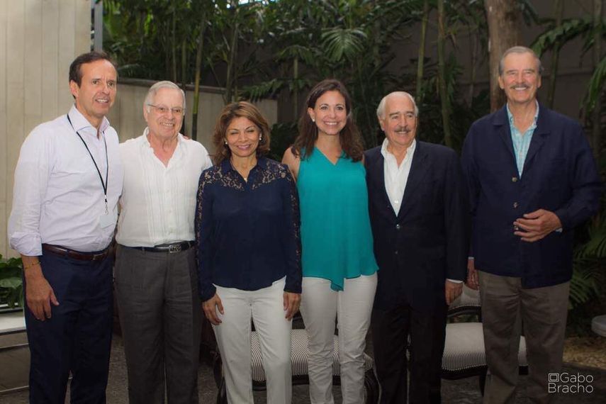 La líder María Corina Machado junto al grupo de expresidentes.&nbsp;