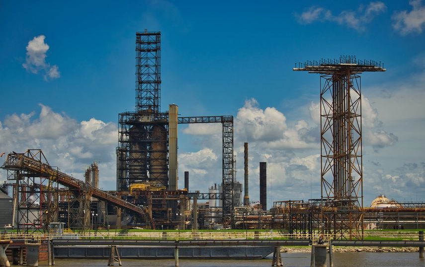Refineria-Pixabay.jpg