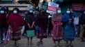 La gente se manifiesta en contra del gobierno guatemalteco por la destitución del fiscal anti impunidad Juan Francisco Sandoval La gente se manifiesta en contra del gobierno guatemalteco por la destitución del fiscal anti impunidad Juan Francisco Sandoval