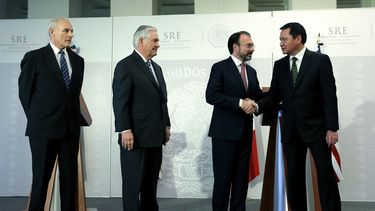 &nbsp;Los secretarios de Estado y de Seguridad Nacional de EEUU, Rex Tillerson y John Kelly; el secretario mexicano de Gobernación de México, Miguel Ángel Osorio &nbsp;y el canciller mexicano, Luis Videgaray durante el encuentro histórico.