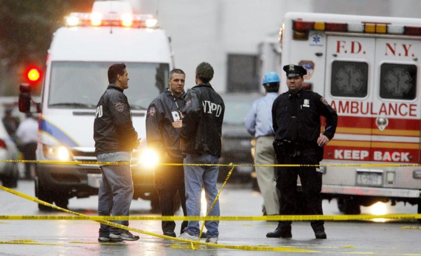 Los agentes se presentaron en el lugar a causa del mal olor que salía del apartamento.