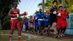Peleadores de la Escuela Cubana de Boxeo durante un entrenamiento, el viernes 22 de marzo de 2024, en Wajay, Cuba.