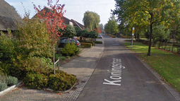 El consistorio de la localidad, de 17.000 habitantes y a las afueras de la ciudad Nijmegen, rechazó hoy la solicitud porque la acera pertenece al municipio y no a estos vecinos (CORTESÍA/lacuar