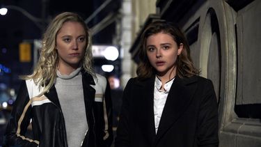 Greta, que se estrena este fin de semana, se escapa de algunos clichés de los thrillers de Hollywood sobre obsesiones y paranoias: aquí no hay novios celosos, ni tramas sexuales.