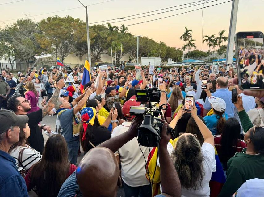 Exilio venezolano celebra el principio del fin de la tiranía.