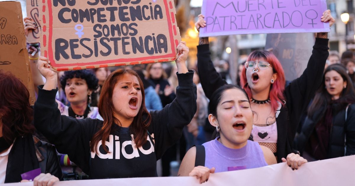 Mujeres marchan en todo el mundo en defensa de sus derechos