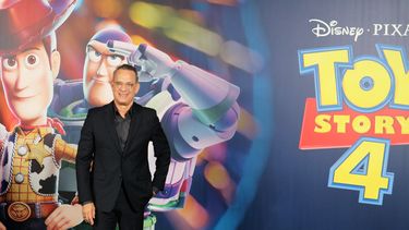 Para Hanks, ponerle voz a Toy Story ha sido un regalo que ha perdurado a lo largo de casi 30 años desde que en 1991 le propusieron dar vida al entrañable vaquero en su versión original en inglés.