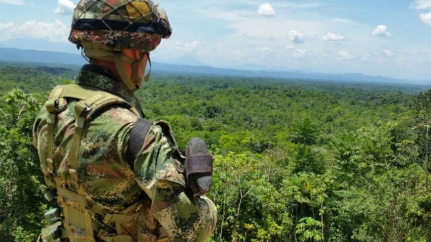 Un soldado colombiano murió en la zona de Arauca víctima de disparos de un francotirador del ELN.