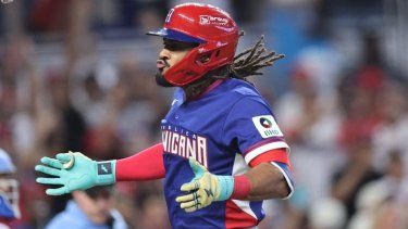 El dominicano Fernando Tatis Jr. celebra luego de conectar un jonrón en un encuentro contra Israel en el Clásico Mundial de Béisbol, el 9 de marzo de 2026.