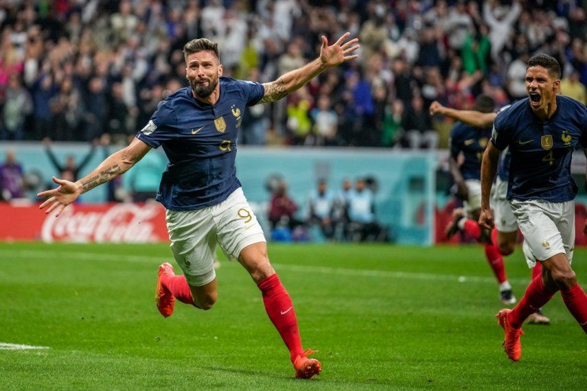 Olivier Giroud celebra tras anotar el segundo gol de Francia ante Inglaterra en los cuartos de final del Mundial, el sábado 10 de diciembre de 2022, en Jor, Catar.&nbsp;