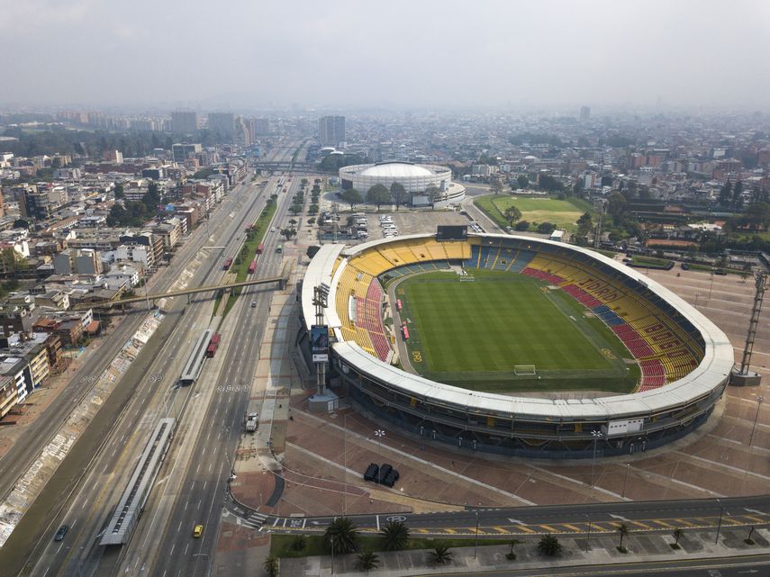 Una v&iacute;a desierta adyacente al estadio El Camp&iacute;n de Bogot&aacute;, Colombia, el viernes 20 de marzo de 2020.&nbsp;