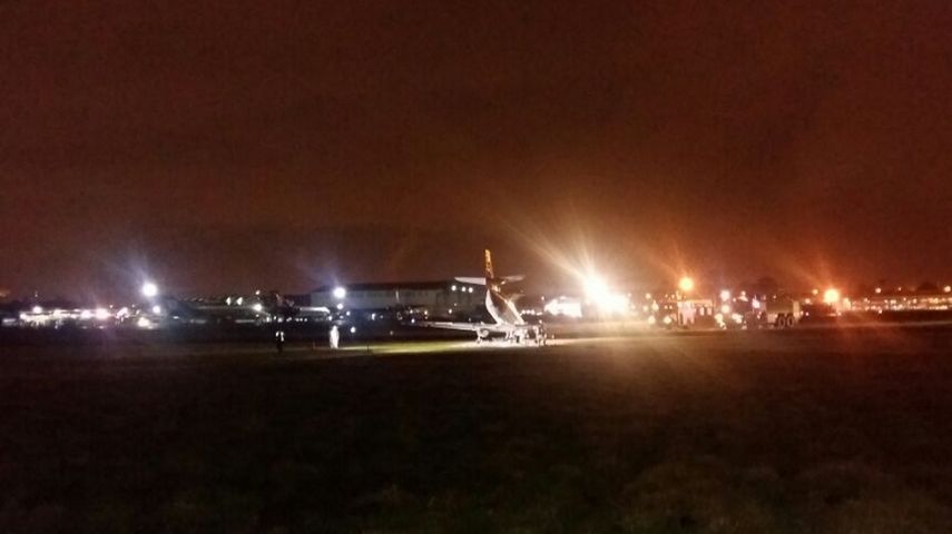 Foto del avión en el que se trasportaba el ministro colombiano Juan Francisco Cristo. El incidente se registró en base de Catam, en la pista norte del aeropuerto El Dorado.