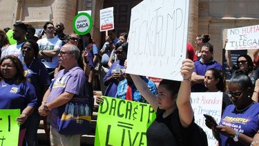Al acto asistieron congresistas, políticos en campaña, oficiales electos de la ciudad de Miami y el Condado Miami-Dade, activistas comunitarios, madres y soñadores. 