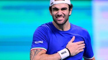 El italiano Matteo Berrettini celebra luego de ganar un partido de la Copa Davis, el 21 de noviembre de 2025.