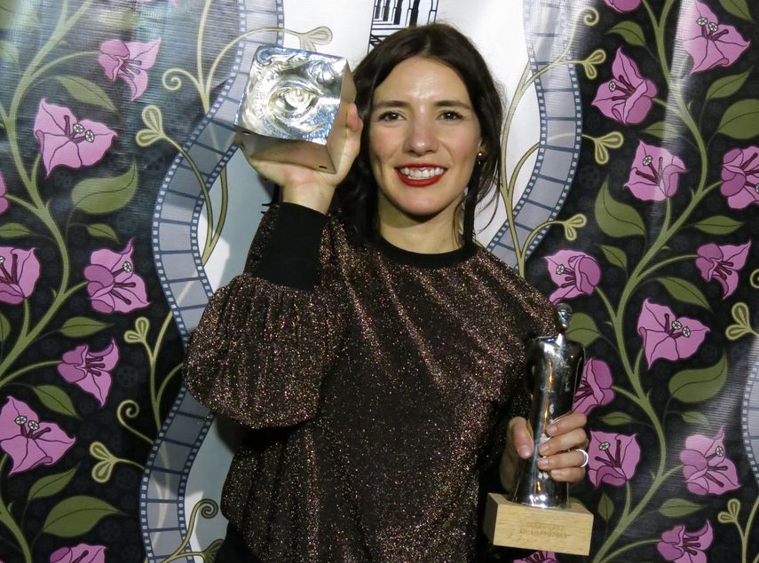 La directora mexicana Lila Avil&eacute;s posa tras ganar el premio a la mejor largometraje mexicano por La camarista en el Festival de Cine de Morelia, en Morelia, M&eacute;xico.&nbsp;
