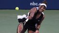 Serena Williams realiza un saque ante la suiza Belinda Bencic, el miércoles 10 de agosto de 2022, en el torneo de Toronto 
