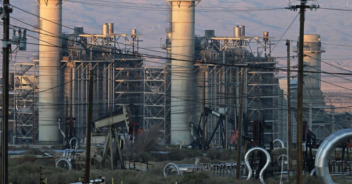 El precio del petróleo vuelve a cerrar por debajo de $58 el barril