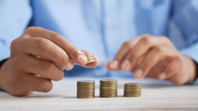 Hombre con dificultades financieras