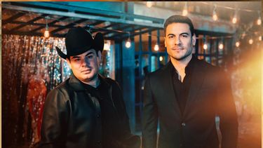 Los cantantes Carlos Rivera y Alfredo Olivas.