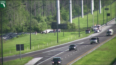 El globo cayó a un lado de la vía expresa.&nbsp;