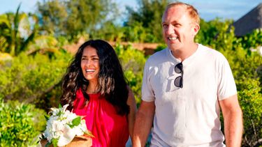 La mexicana y el francés reafirmaron su compromiso de estar juntos toda la vida.