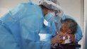 Una anciana recibe una dosis de la vacuna Sinovac Biotech CoronaVac de China para el COVID-19 en el Centro Especial para Mujeres José Joaquín Vargas en Sibate, Colombia, el miércoles 24 de febrero de 2021. Una anciana recibe una dosis de la vacuna Sinovac Biotech CoronaVac de China para el COVID-19 en el Centro Especial para Mujeres José Joaquín Vargas en Sibate, Colombia, el miércoles 24 de febrero de 2021.