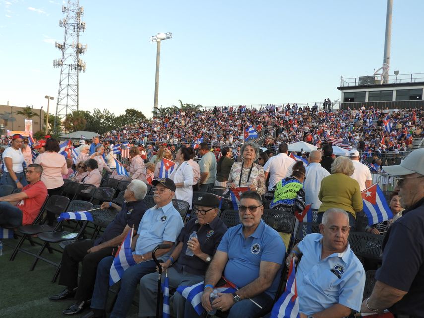 Miles de personas del sur de Florida asisten a evento por la libertad de Cuba.