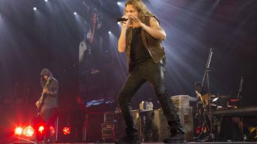 La banda mexicana de rock Man&aacute; act&uacute;a en Atlanta, Georgia, como parte de la gira Cama&nbsp;Incendiada.&nbsp;
