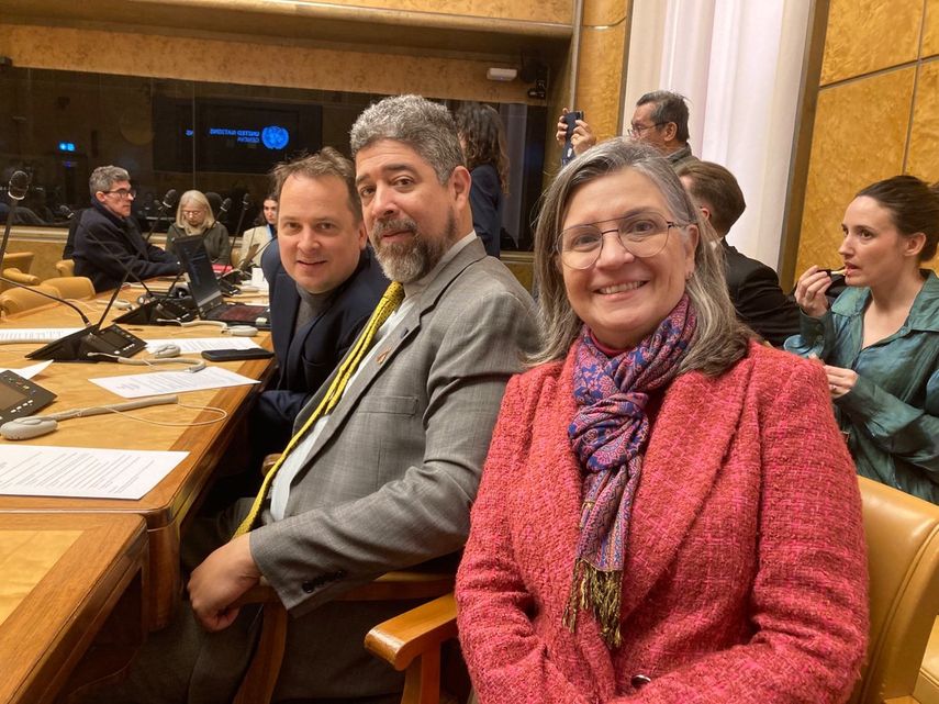 John Suarez en el centro.