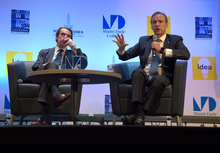 José María Aznar, expresidente del Gobierno de España y Jorge Tuto Quiroga, expresidente de Bolivia