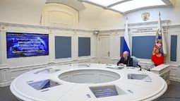 El presidente de Rusia, Vladimir Putin, supervisa unas maniobras de las fuerzas nucleares estratégicas.