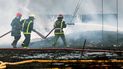 Los bomberos trabajan para apagar un incendio mortal en una instalación de almacenamiento de petróleo en Matanzas, Cuba, el martes 9 de agosto de 2022. Los bomberos trabajan para apagar un incendio mortal en una instalación de almacenamiento de petróleo en Matanzas, Cuba, el martes 9 de agosto de 2022.