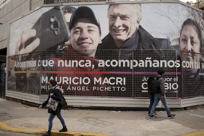 En un escenario polarizado entre los descontentos por el ajuste econ&oacute;mico y quienes temen el regreso del populismo se realizan elecciones primarias en Argentina.&nbsp;
