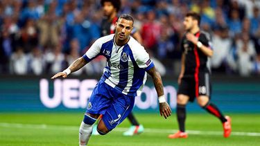 Ricardo Quaresma fue figura al anotar dos goles (EFE)