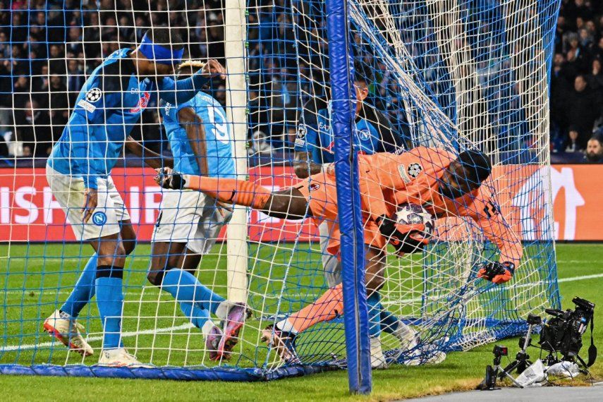 Nápoles sufrió la derrota en Champions contra el Milán