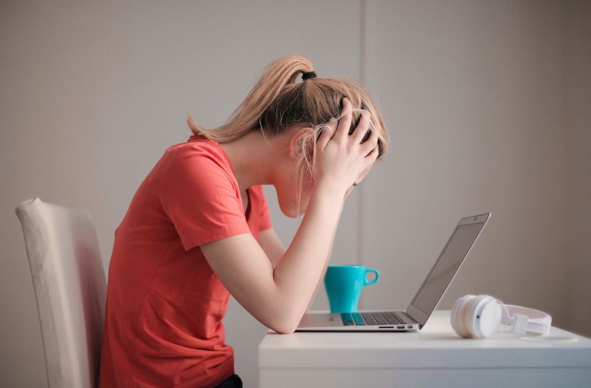 Estrés. El estrés crónico es un generador de la migraña.