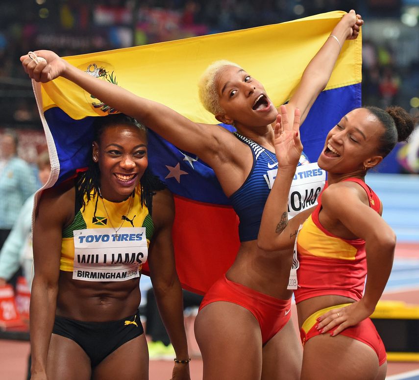 La venezolana superó a la jamaiquina Kimberly Williams (14,48) y a la española Ana Peleteiro (14,40).