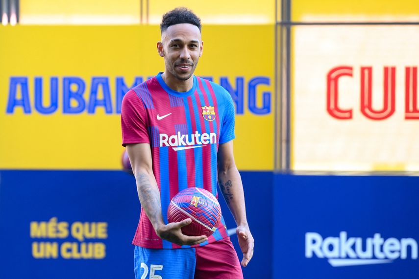 El gabonés Pierr Emerick Aubameyang fue finalmente presentado como el nuevo goleador del FC Barcelona