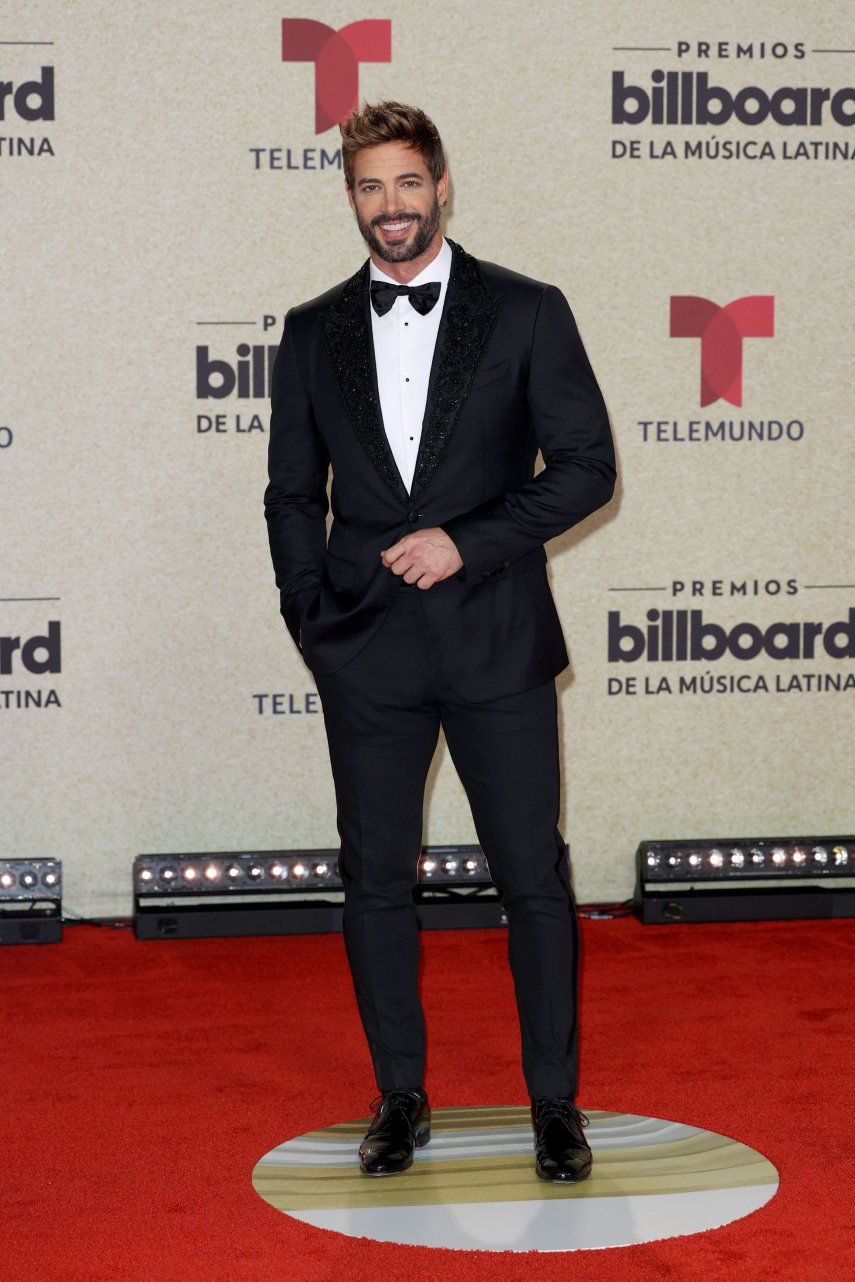 William Levy asiste a los Premios Latin Billboard 2021 en Watsco Center el 23 de septiembre de 2021 en Coral Gables, Florida. Subastan en España besos del actor cubano.&nbsp;