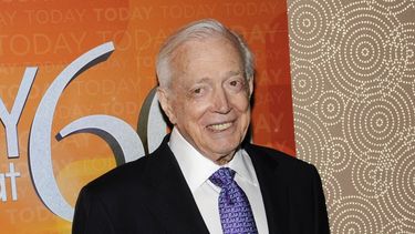 Esta foto de archivo del 12 de enero de 2012 muestra a Hugh Downs en la celebraci&oacute;n del 60 aniversario de Today en Nueva York.&nbsp; 