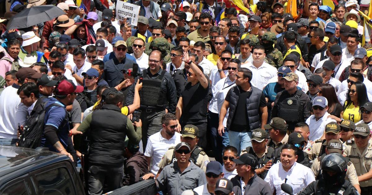 Daniel Noboa encabeza multitudinaria marcha contra la Corte Constitucional