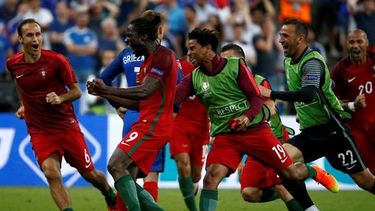 Eder fue el héroe de Portugal al anotar en el segundo tiempo de la prórroga. (EFE)