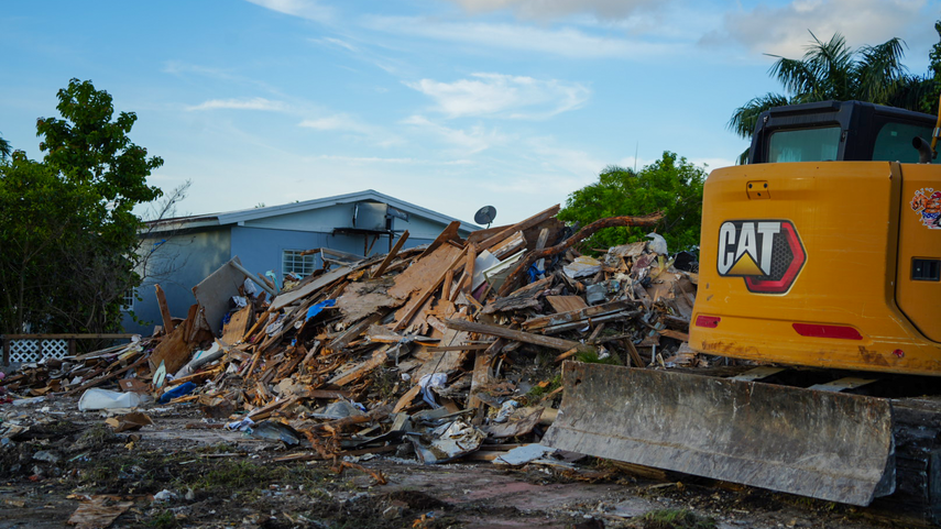 Demolición de casas móviles en la ciudad de Sweetwater.