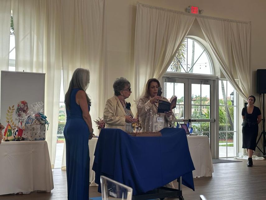 En el Salón de Escritoras Latinoamericanas fue reiterado el agradecimiento a la gestora del evento, la cubana Fefi Toll.