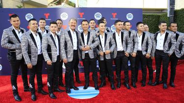 La Arrolladora Banda El Limón dijo presente en el evento.
