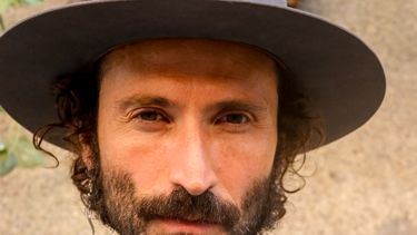 &nbsp; Leiva ha podido contar con el equipo que est&aacute; detr&aacute;s de las visuales de su Tour Nuclear: ha realizado este videoclip la reconocida productora Blur, con la que Leiva lleva a&ntilde;os trabajando, y firma como director Audikana.